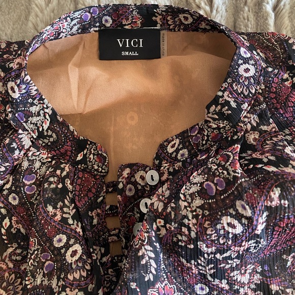 Vici Top - Picture 2 of 4